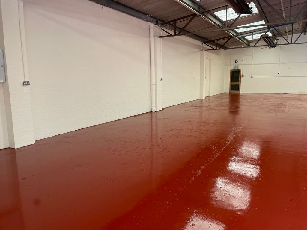 Warehouse to let in Heol Vastre, Newtown SY16, £20,800 pa