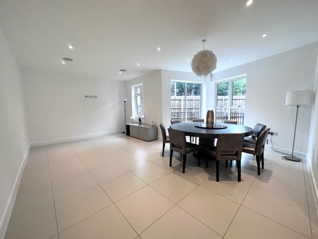 6 bed detached house to rent in Wood Ride, Barnet EN4, £10,000 pcm