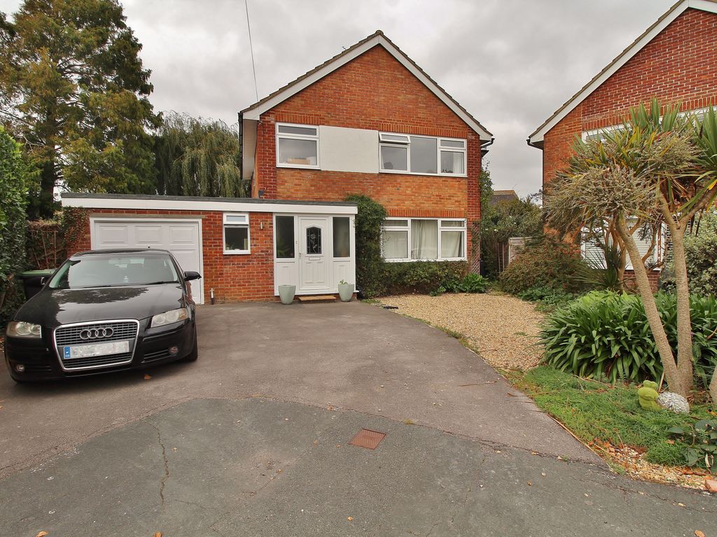5 bed detached house for sale in Southbrook Road, Havant PO9, £617,000