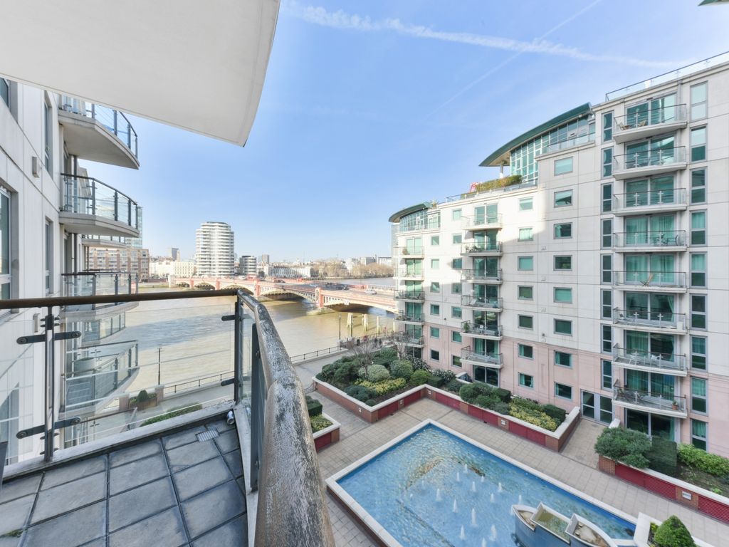 2 bed flat for sale in Drake House, St George Wharf, Vauxhall SW8, £785,000
