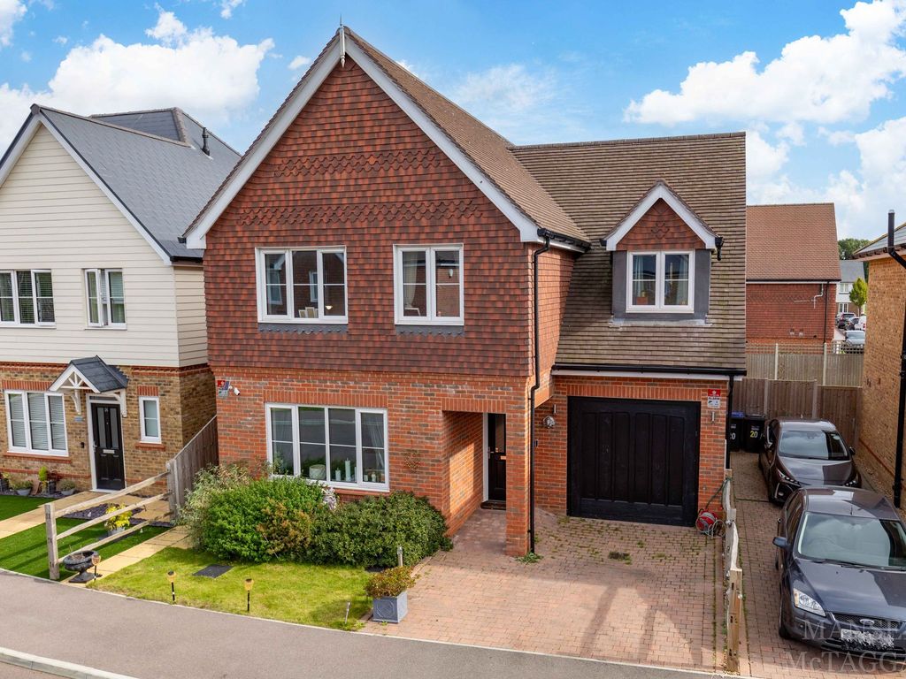 4 bed detached house for sale in Foresters Way, Pease Pottage RH11, £625,000