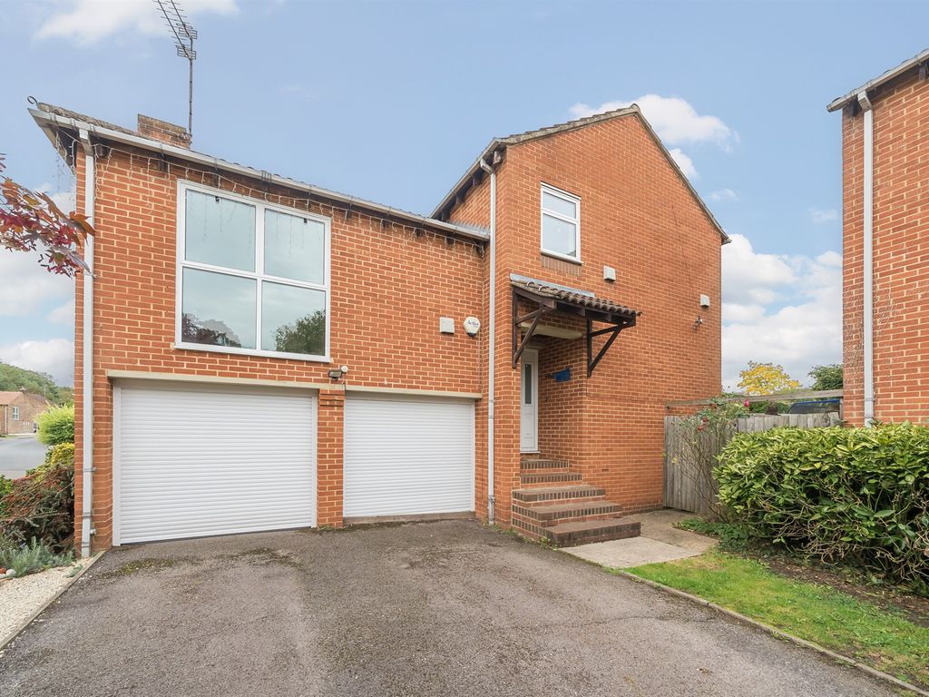 4 bed detached house for sale in Oldacres, Maidenhead SL6, £800,000