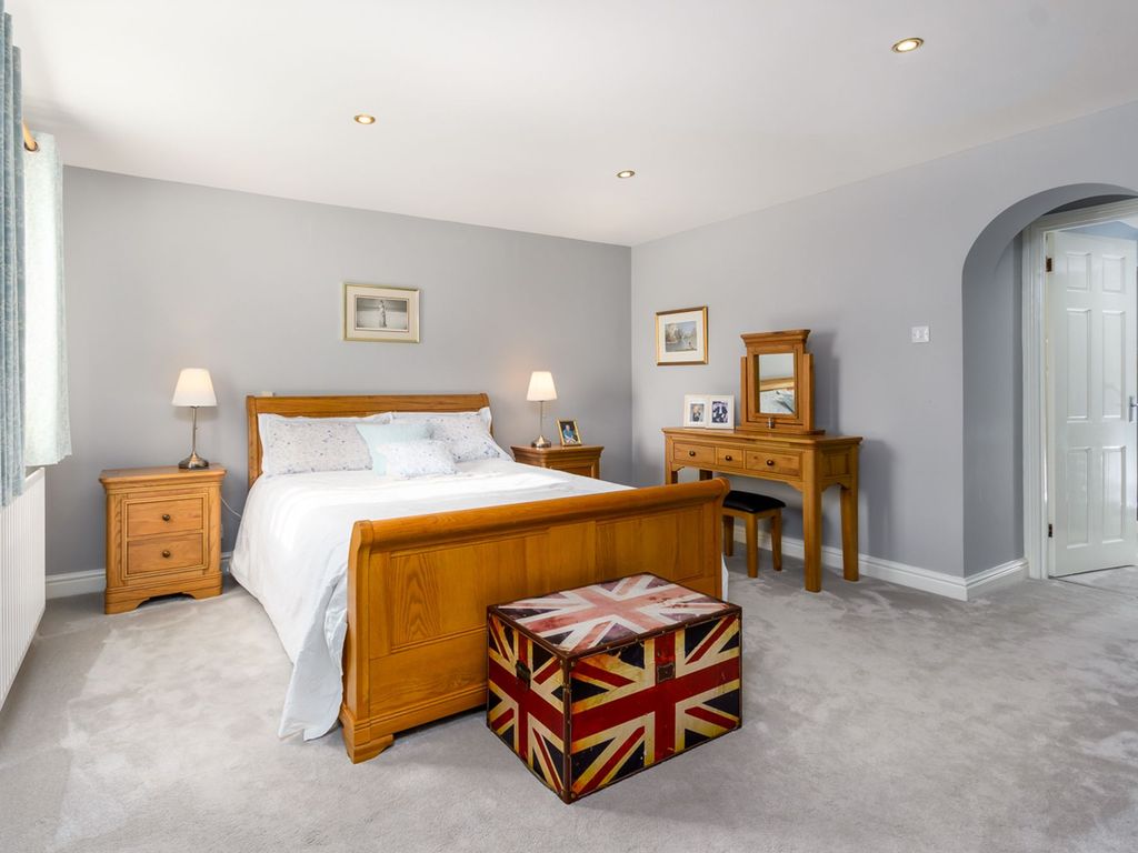 4 bed detached house for sale in Kineton Road, Gaydon CV35, £1,000,000