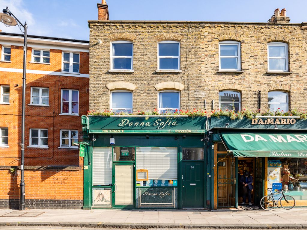 Restaurant/cafe to let in Highbury Park, London N5, £25,000 pa