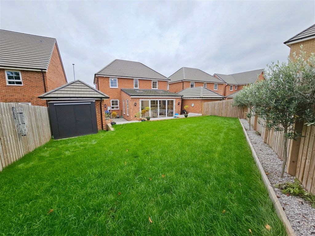 4 bed detached house for sale in Dearne Hall Lane, Barugh Green, Barnsley S75, £400,000