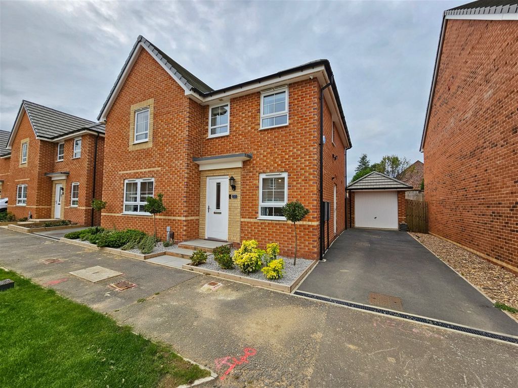 4 bed detached house for sale in Dearne Hall Lane, Barugh Green, Barnsley S75, £400,000