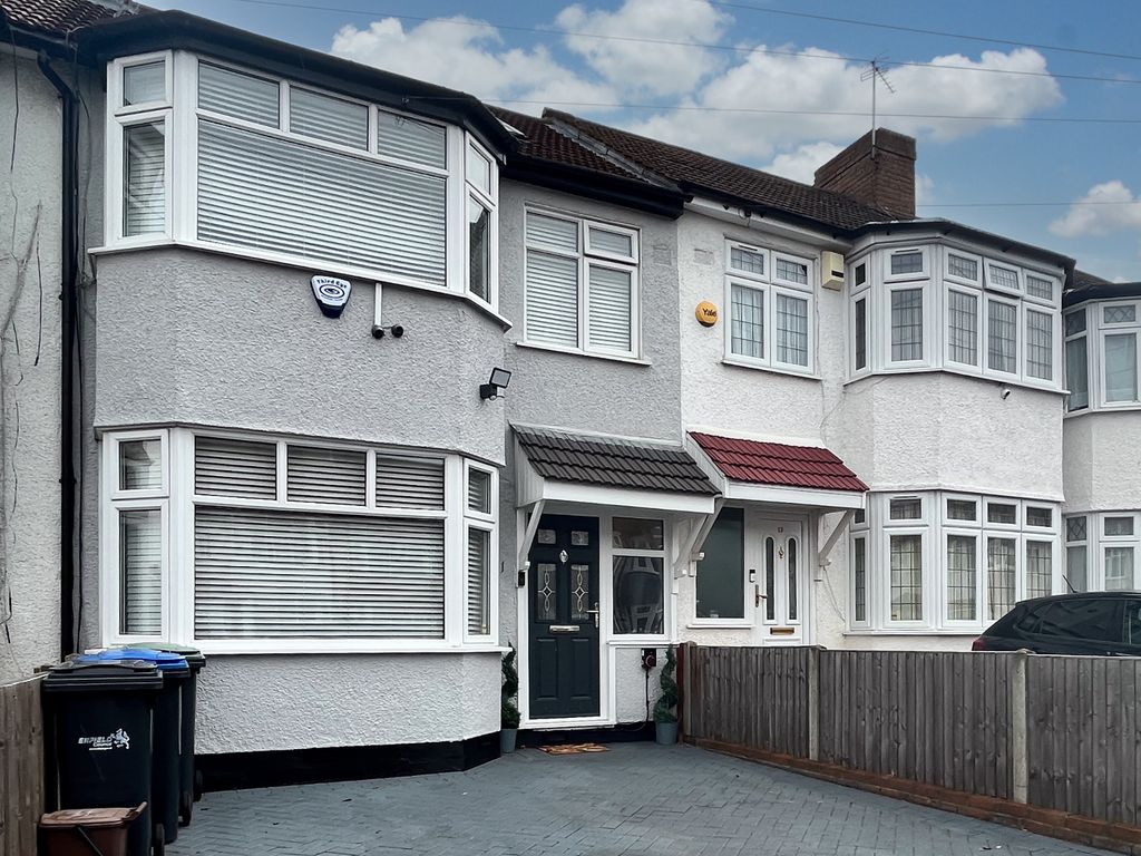 4 bed terraced house for sale in New Park Avenue, London N13, £625,000