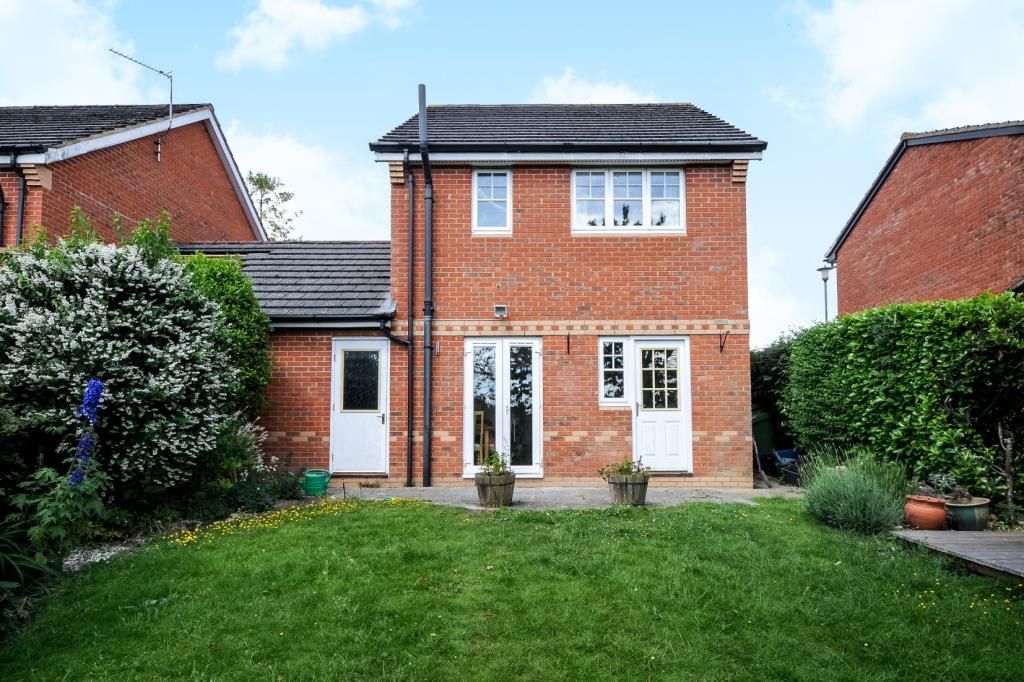 3 bed link-detached house to rent in Black Acre Close, Amersham HP7, £2,000 pcm