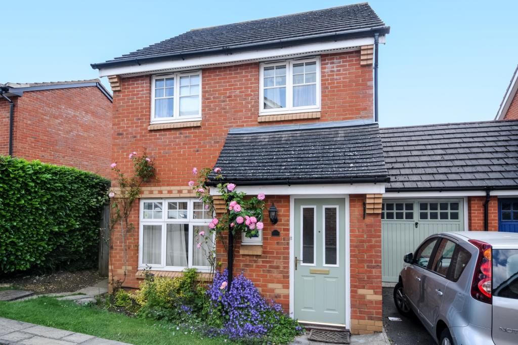 3 bed link-detached house to rent in Black Acre Close, Amersham HP7, £2,000 pcm