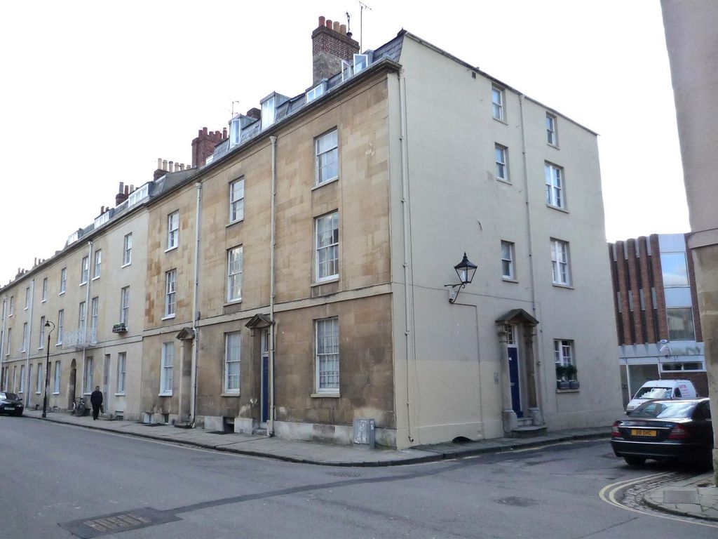 4 bed flat to rent in St. John Street, Oxford OX1, £3,200 pcm