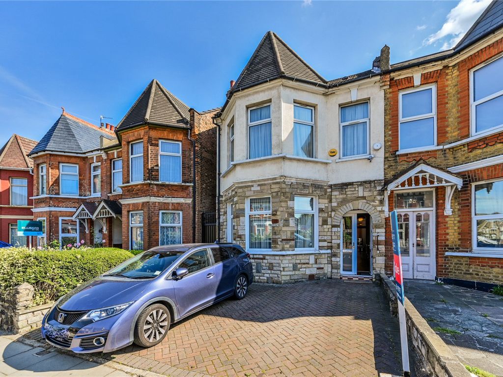 4 bed semi-detached house for sale in Brownlow Road, London N11, £775,000