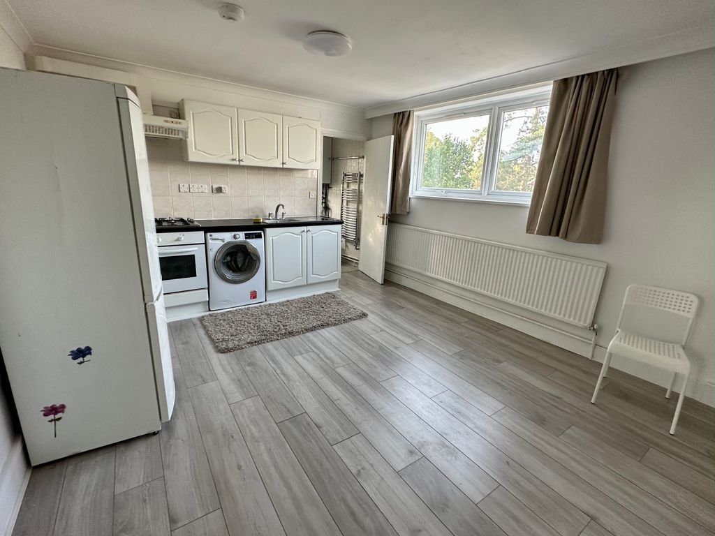 1 bed flat for sale in Gordan Avenue, Twickenham TW1, £320,000