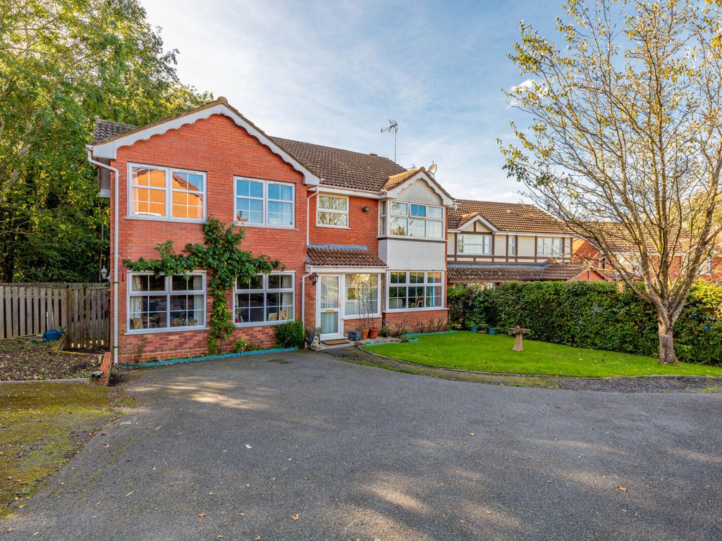 5 bed detached house for sale in Lime Avenue, Buckingham MK18, £625,000