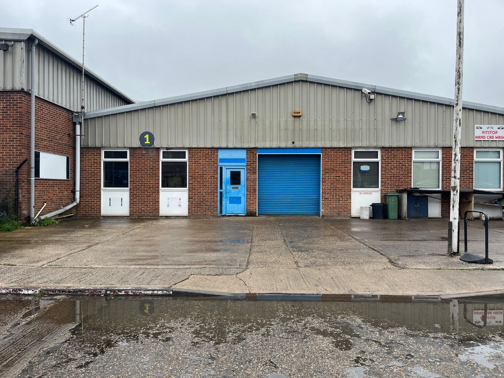 Industrial to let in Unit 1, The Point, Aylesbury HP19, £21,539 pa