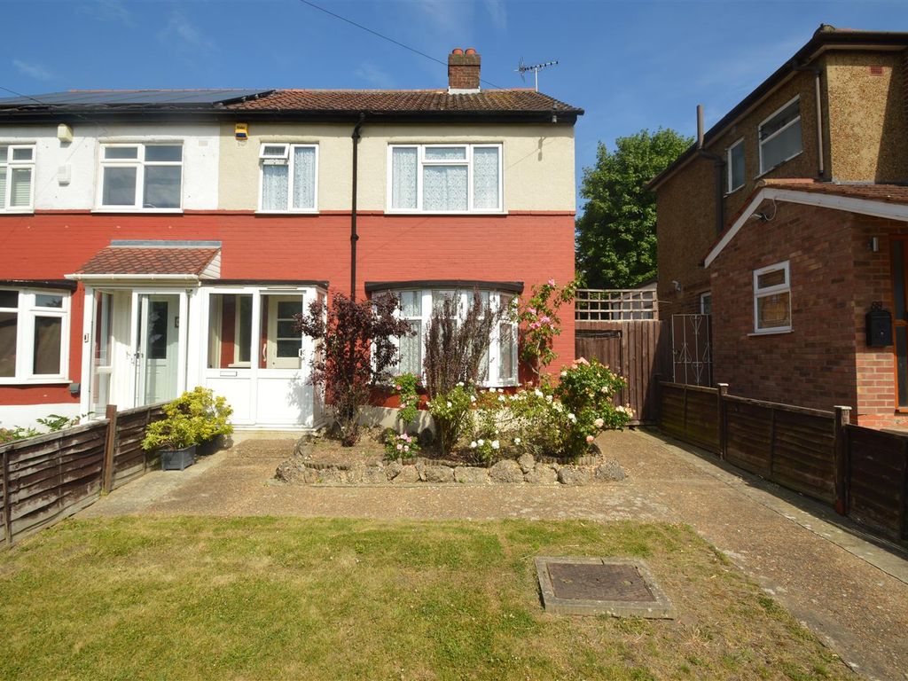 3 bed end terrace house for sale in Roding Lane South, Redbridge IG4, £500,000