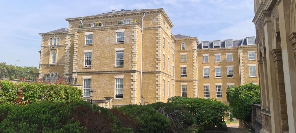2 bed flat for sale in Princess Park Manor, Friern Barnet, London N11,, £500,000