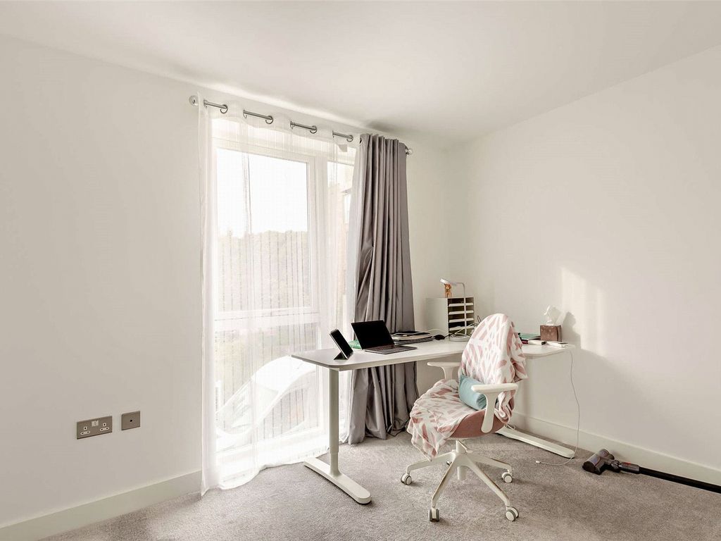 2 bed flat for sale in Harrison Drive, Cambridge, Cambridgeshire CB2, £400,000