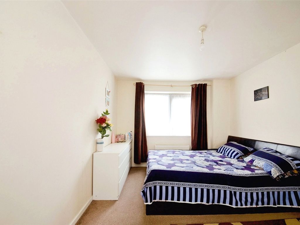 2 bed flat for sale in Fern Street, London E3, £350,000