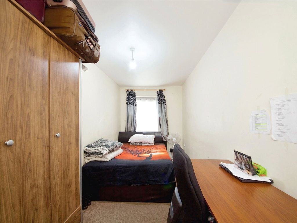 2 bed flat for sale in Fern Street, London E3, £350,000