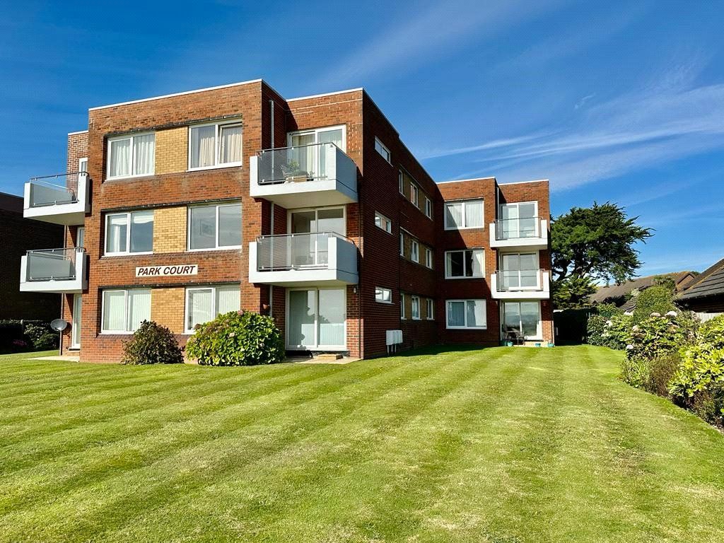 3 bed flat for sale in Park Court, Park Lane, Milford On Sea, Lymington SO41, £415,000