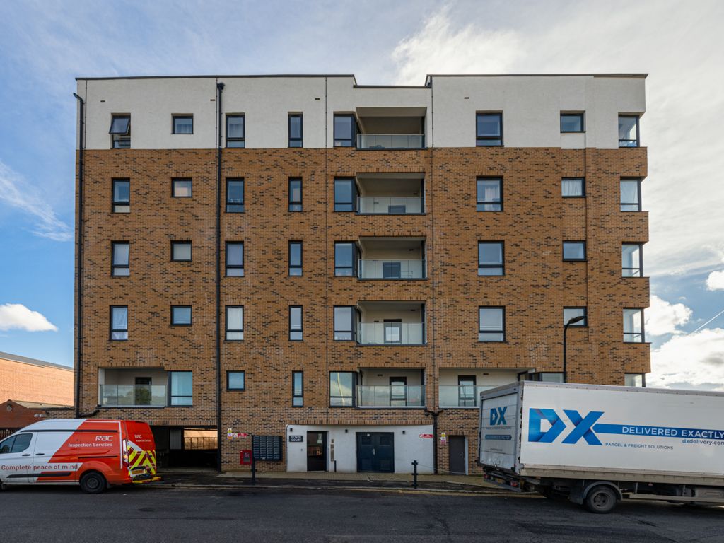 New home, 1 bed flat for sale in Featherstone Terrace, Southall UB2, £325,000