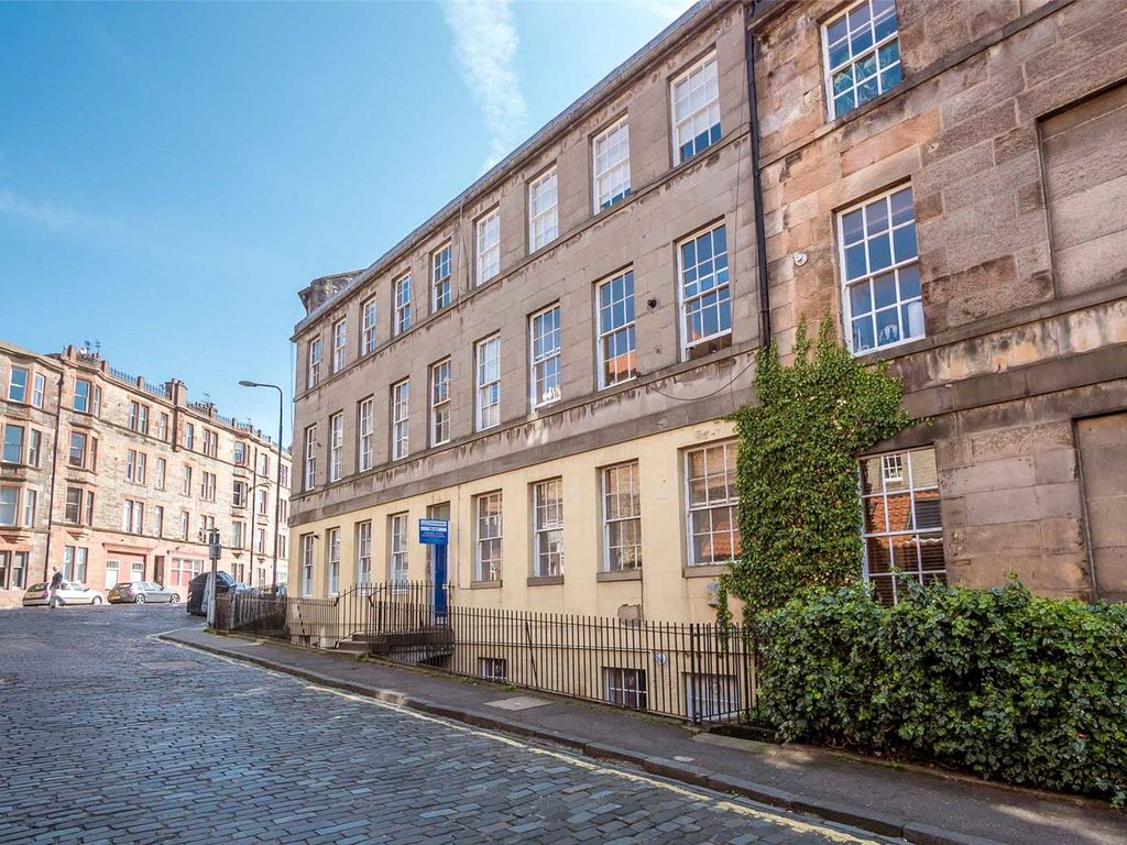 4 bed flat to rent in Canon Street, Canonmills, Edinburgh EH3, £2,540 pcm
