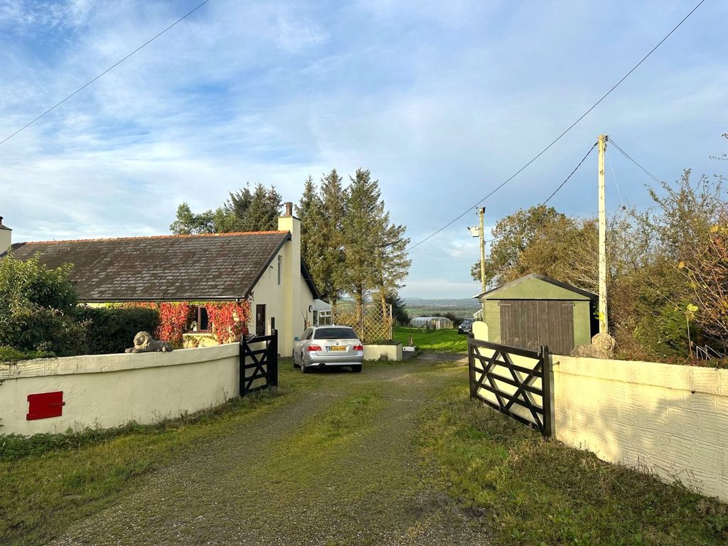 5 bed detached bungalow for sale in Capel Iwan, Newcastle Emlyn SA38, £475,000