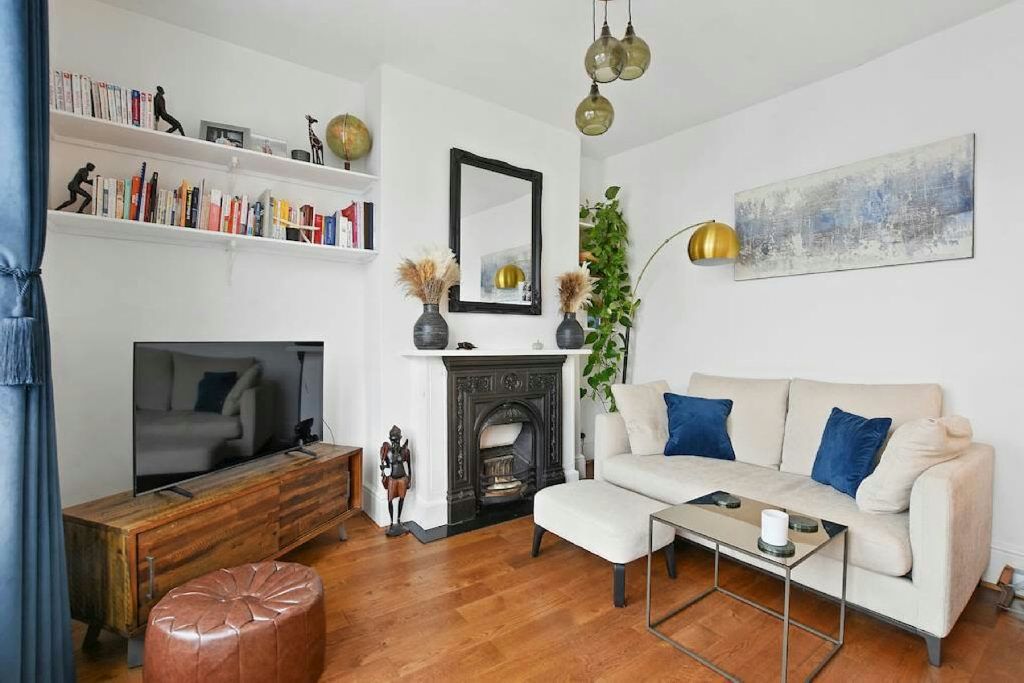 1 bed flat for sale in Miranda Road, London N19, £445,000