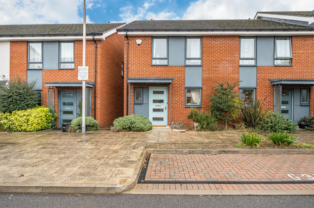 3 bed end terrace house for sale in Padworth Avenue, Reading, Berkshire RG2, £410,000