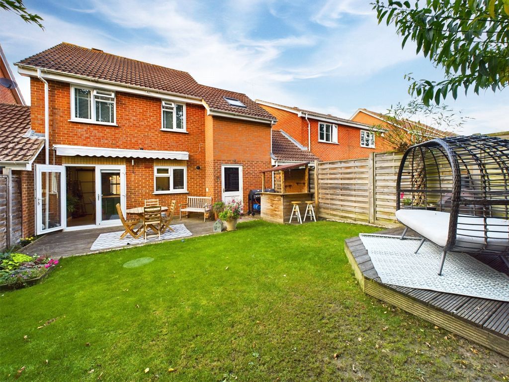 3 bed link-detached house for sale in Skelton Fields, Warfield, Berkshire RG42, £525,000