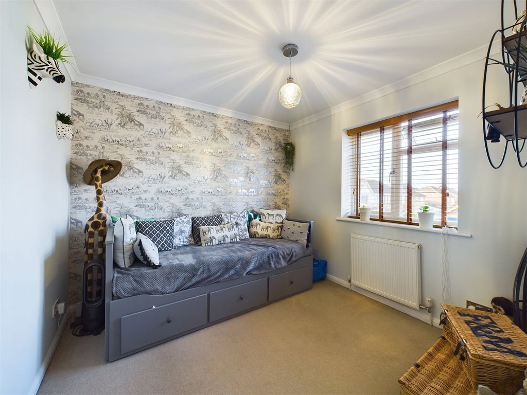 3 bed link-detached house for sale in Skelton Fields, Warfield, Berkshire RG42, £525,000