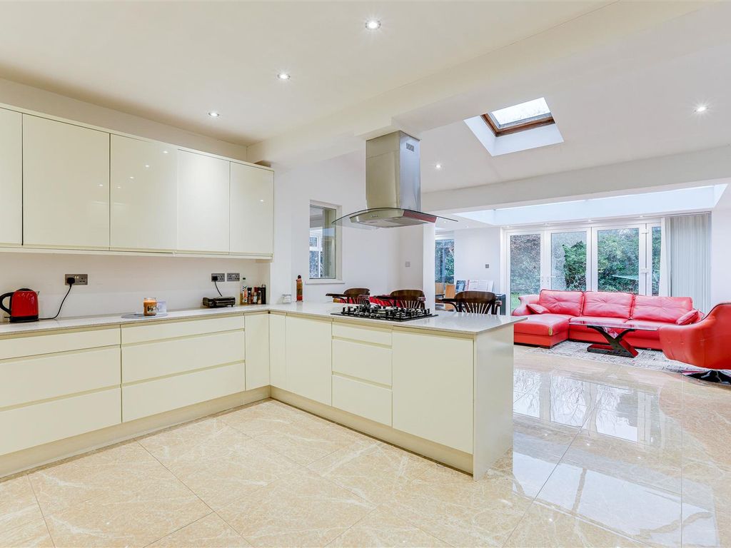 5 bed detached house for sale in Beeston Fields Drive, Beeston, Nottinghamshire NG9, £900,000