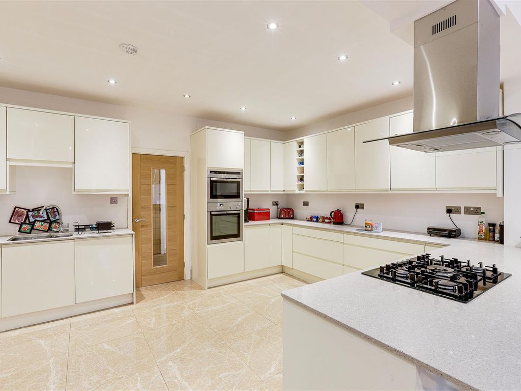 5 bed detached house for sale in Beeston Fields Drive, Beeston, Nottinghamshire NG9, £900,000