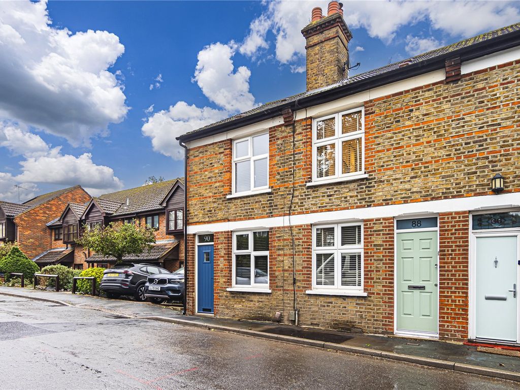 2 bed end terrace house for sale in Waterside, Kings Langley, Hertfordshire WD4, £425,000