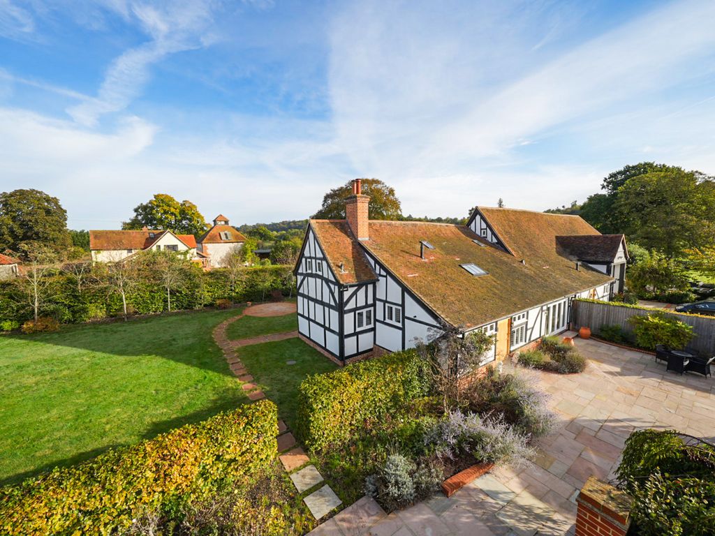 4 bed detached house for sale in Sutton Road, Cookham SL6, £1,750,000