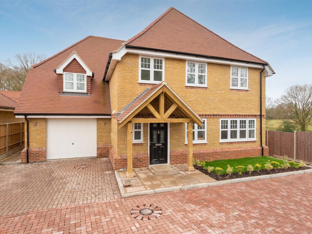 5 bed detached house to rent in Mushroom Castle, Winkfield Row, Bracknell RG42, £5,000 pcm