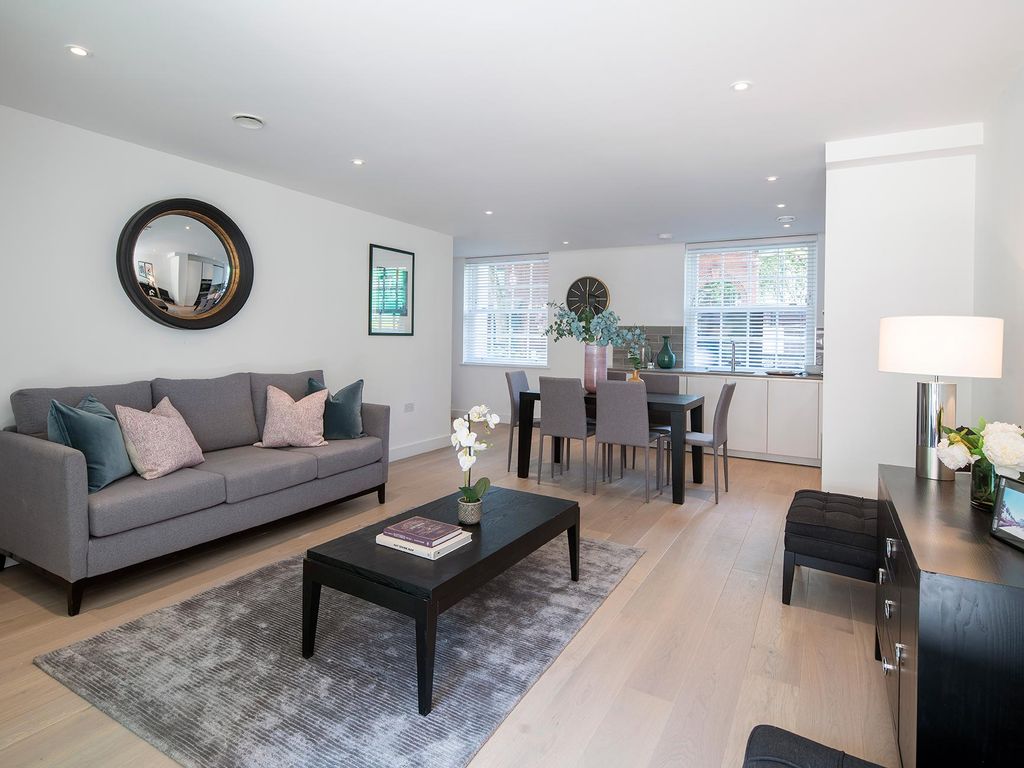3 bed flat for sale in Abbotts Road, Southall, London UB1, £617,000