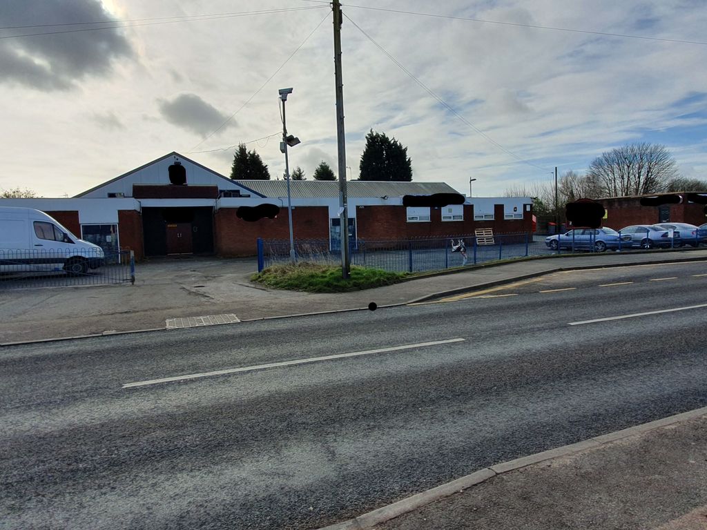 Warehouse to let in Lichfield Rd, Willenhall WV12, £21,600 pa