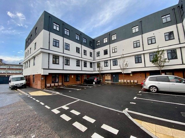 1 bed flat to rent in Cambridge Place, Aylesbury HP20, £950 pcm