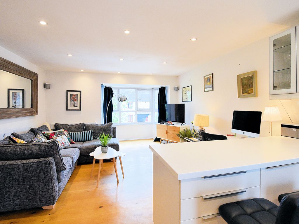 1 bed flat for sale in Hargrave Park, Archway, London NW5, £425,000