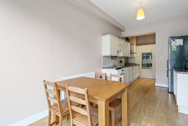 3 bed flat to rent in Melbury Gardens, London SW20, £5,000 pcm