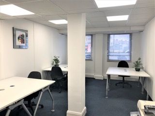 Office to let in Great West Road, Brentford TW8, £6,000 pa
