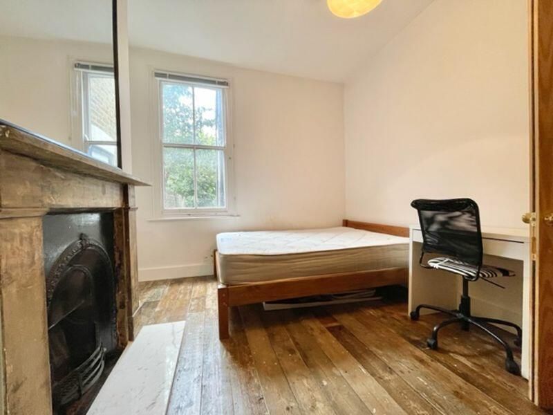 5 bed end terrace house to rent in Crooke Road, Deptford Park, London SE8, £4,797 pcm