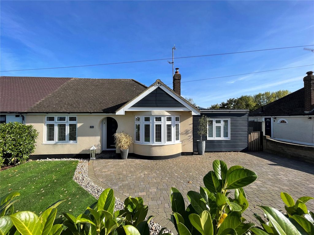 4 bed bungalow for sale in Hamilton Gardens, Hockley, Essex SS5, £500,000