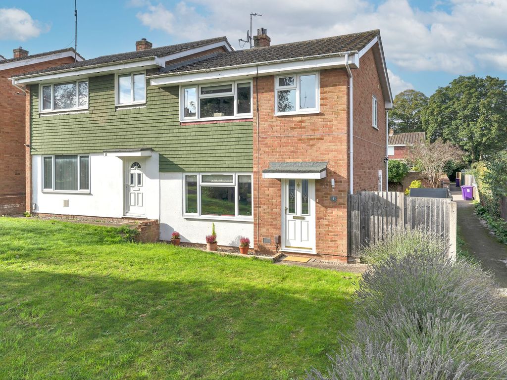 3 bed semi-detached house for sale in Roan Walk, Royston SG8, £405,000