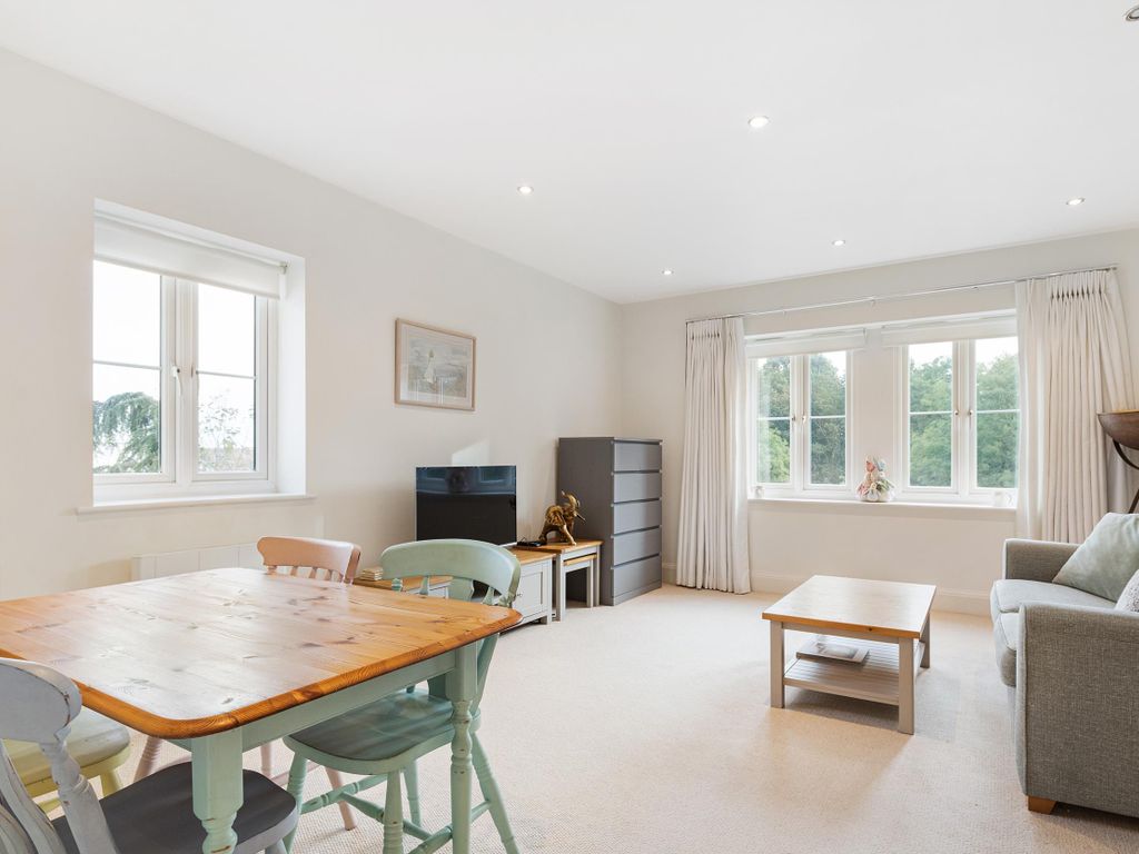 1 bed flat for sale in Floyer Close, Richmond TW10, £435,000