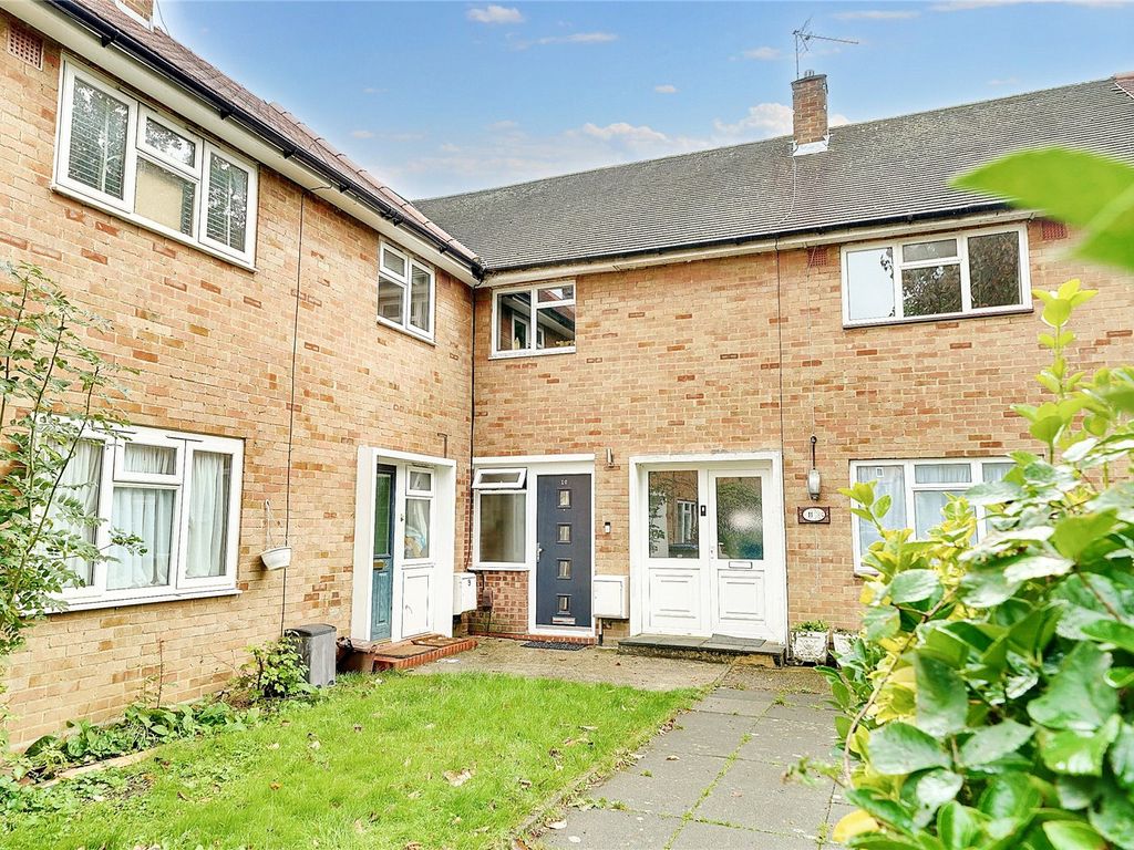 3 bed end terrace house for sale in Amwell Close, Enfield EN2, £600,000