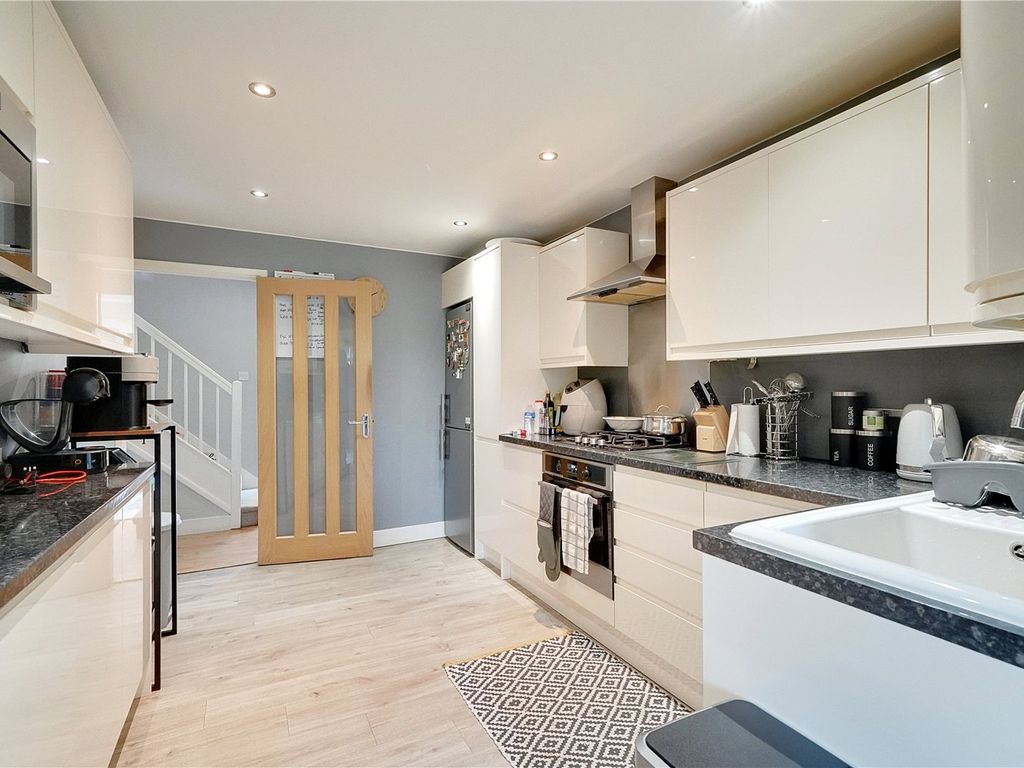 3 bed end terrace house for sale in Amwell Close, Enfield EN2, £600,000