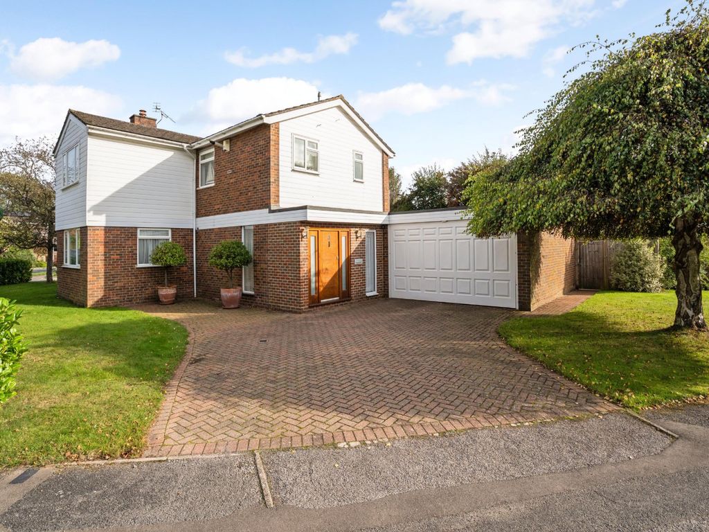 3 bed detached house for sale in Campbell Drive, Beaconsfield, Buckinghamshire HP9, £1,050,000