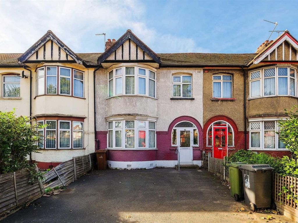 3 bed property for sale in Salisbury Hall Gardens, London E4, £525,000